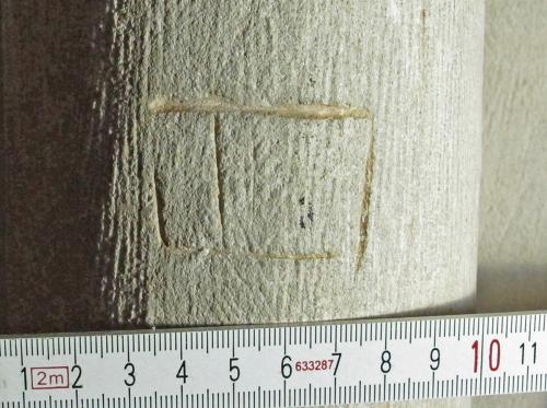 10. S. aisle pier. Deeply cut divided rectangle. Meaning unknown. 